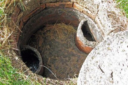 Очистка выгребных ям: обзор лучших методов + устранение заиливания Очистка выгребных ям: обзор лучших методов + устранение заиливания