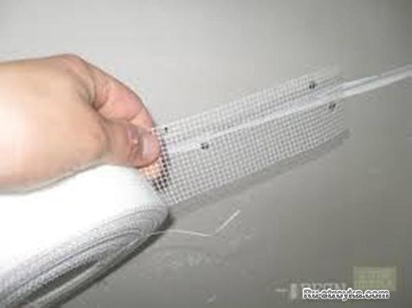 Чем заделать щели между стеной и потолком, чтобы они не растрескивались Чем заделать щели между стеной и потолком, чтобы они не растрескивались