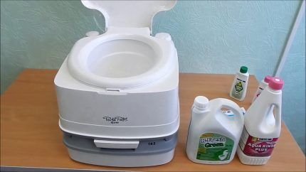 Как чистить биотуалет: особенности очистки торфяных и жидкостных разновидностей биотуалетов Как чистить биотуалет: особенности очистки торфяных и жидкостных разновидностей биотуалетов