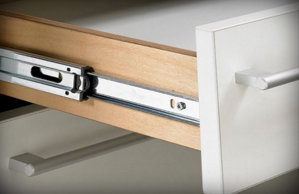 Как правильно установить направляющие с доводчиком скрытого монтажа: пошаговая инструкция