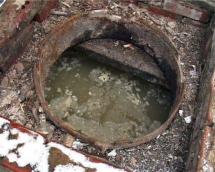 Очистка выгребных ям: обзор лучших методов + устранение заиливания Очистка выгребных ям: обзор лучших методов + устранение заиливания